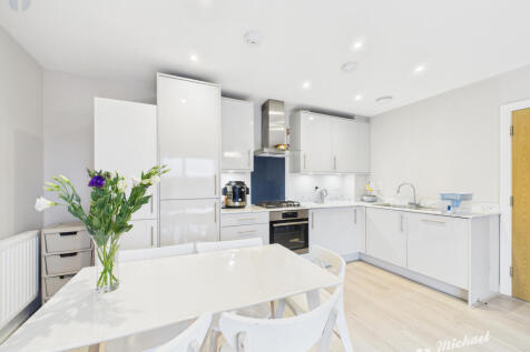 CAM03218G0-PR0800-STILL007