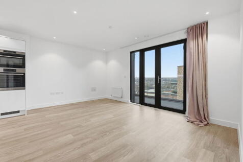 2-bed flat on Creek Lane, SW18, £3,000/mo