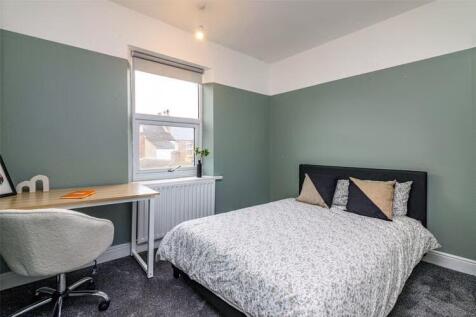 St Andrews St // 3 Bed // June 2027 photo 4