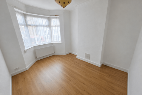 Eastbournia Avenue, N9 photo 3