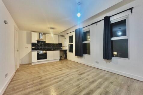 4 Bedrooms Flat to rent in Tooting