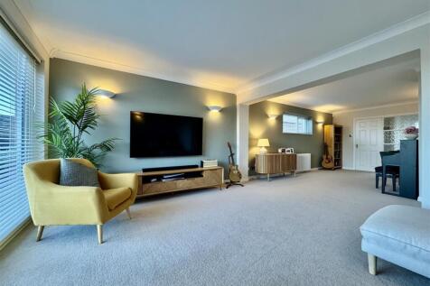 OPEN PLAN LIVING DINING ROOM