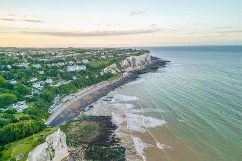 NearbySt Margaret's Bay.jpg