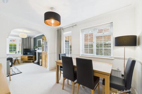 CAM03218G0-PR0565-STILL025