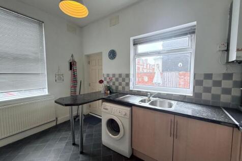 Claypole Road, Nottingham, NG7 6AB photo 4
