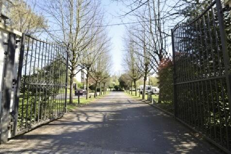 Wraysbury hall en...