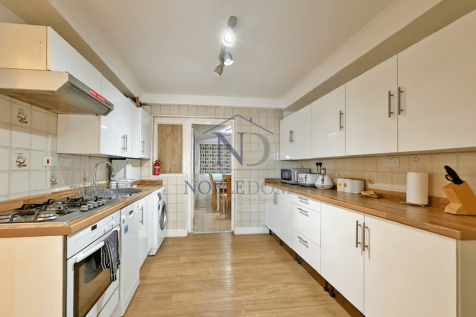 4 BEDROOM TERRACED HOUSE IN STANWELL