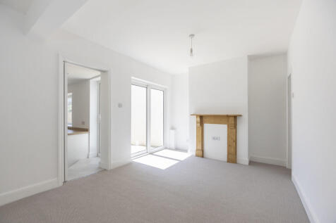Naunton Crescent, GL53 7BE photo 3