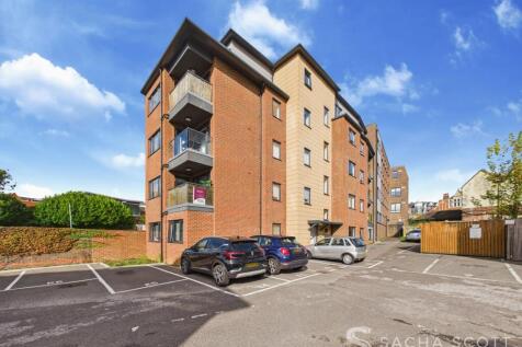 Leatherhead, KT22 - property photo