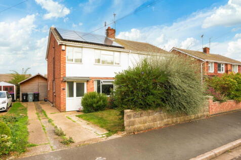 Shorwell Close in Grantham. 3 bedroom semi-detached house for sale