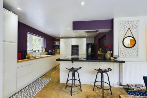 CAM01995G0-PR0176-STILL007