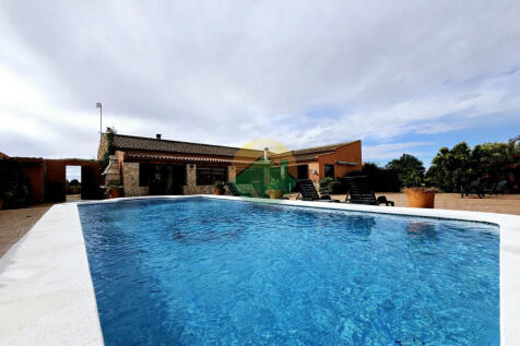 6 Bedroom Country House For Sale-LCAN08-2