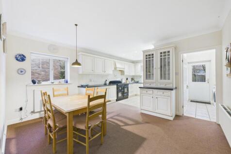 Kitchen/Breakfast Area