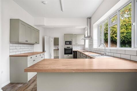 Bacombe Lane, Wendover, Aylesbury, HP22 photo 4
