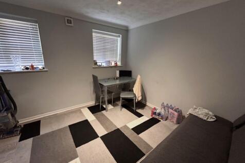 745 - 749 Dunstable Road, Beds photo 4