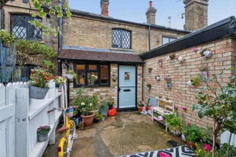 Cottage Courtyard Garden