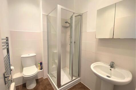 bathroom (Large).jpg