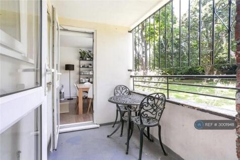2-bed flat on Highbury New Park, London, N5, £2,600/mo