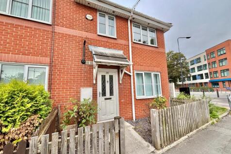 2-bed terraced on Deanery Court, Wigan, WN1, £725/mo