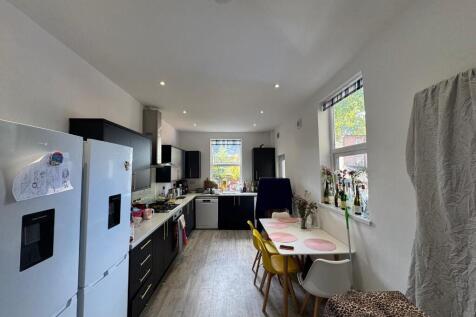 6-bed terraced on Rolleston Drive, Nottingham, Nottinghamshire, NG7, £3,718/mo