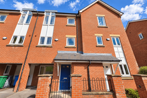 4 bedroom4 Bathroom Town House for rent