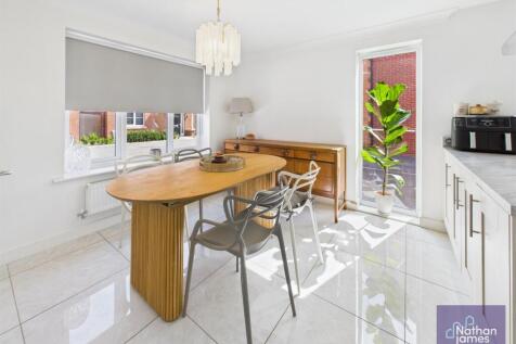 Open Plan Kitchen / Diner &amp; Snug