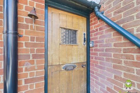 EweMove Basingstoke Estate Agents 17 Vyne Road 