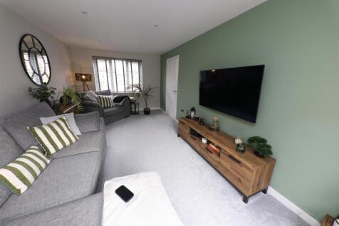 DUAL ASPECT LOUNGE
