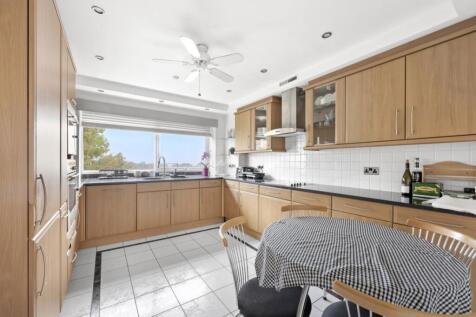 Chigwell photo 3