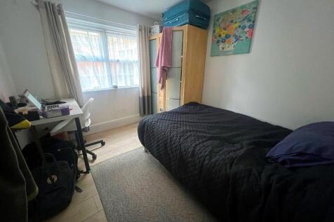 bed 2.jpg
