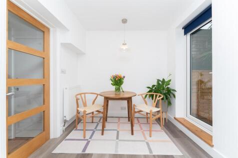 36 Stephenson Dining.jpg