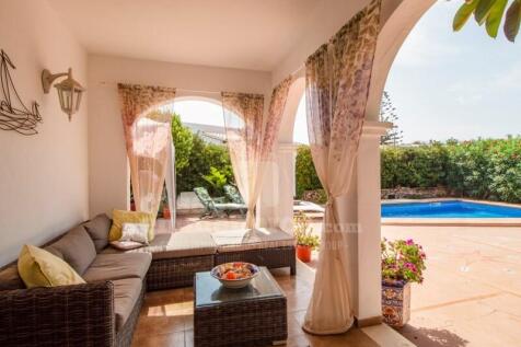 Covered terrace Villa Cala Blanca