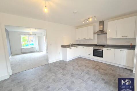 3 bed semi-detached house to rent Tosney Place, S