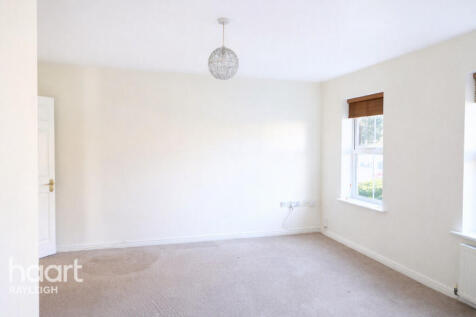 Smollett Place, WICKFORD photo 4