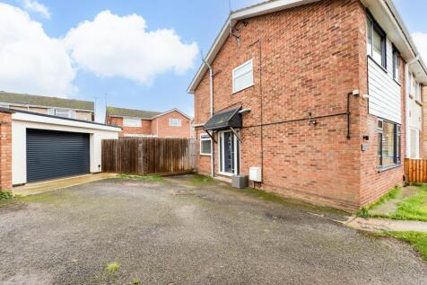 11 Thames Court, Burton Latimer-3.jpg
