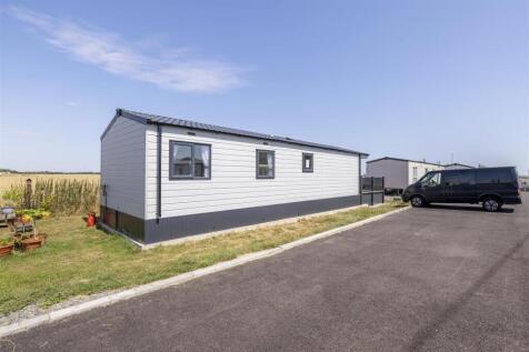 42 Oak Tree Holliday Village (Frith Bank)-1.jpg