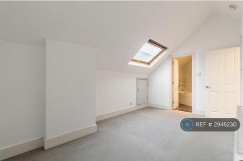 Bedroom w/ Ensuite