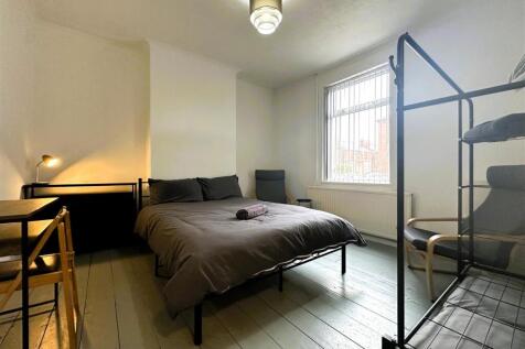 Bedroom 1 I.jpg