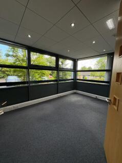 Office to rent Image 5