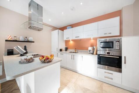 Broomcroft Court 1 W4 PH1 LR.jpg