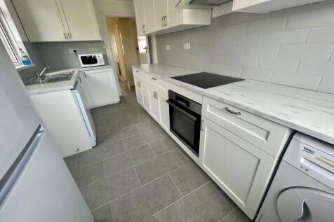 THREE BEDROOM STUDENT HOUSE, KINSON-P05874 photo 4