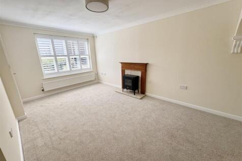 Egdon Close, Ferndown photo 3