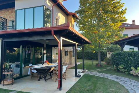 Exterior / Patio