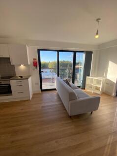 2-bed flat on Vine Street, Liverpool, £1,375/mo