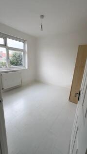 Linley Crescent, Romford, London, RM7 photo 3