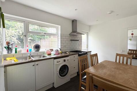 3-bed terraced on Chesil Avenue, Nottingham, £1,300/mo