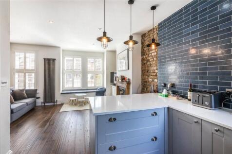 Kitchen / Reception
