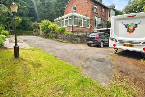 Side Aspect and Driveway