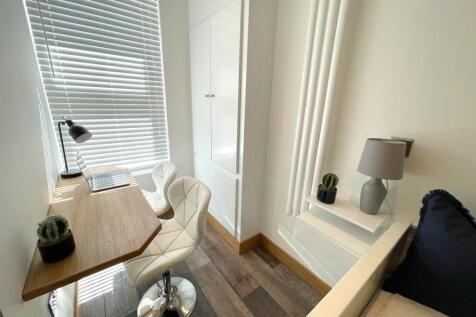 Portland St // 1 Bed Apt // AUG 2026 photo 5