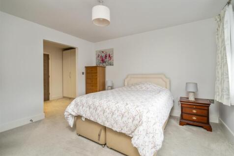 Apt 1 Fairway Lawns Solihull_8.jpg